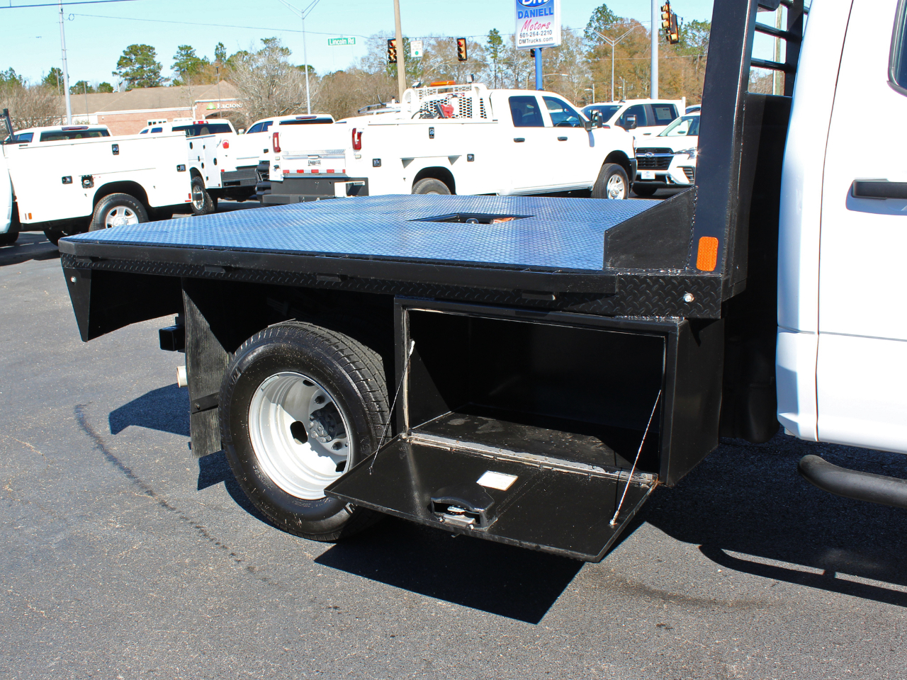 Ford F-350 SD XL Crew Cab Long Bed DRW 4WD 2024