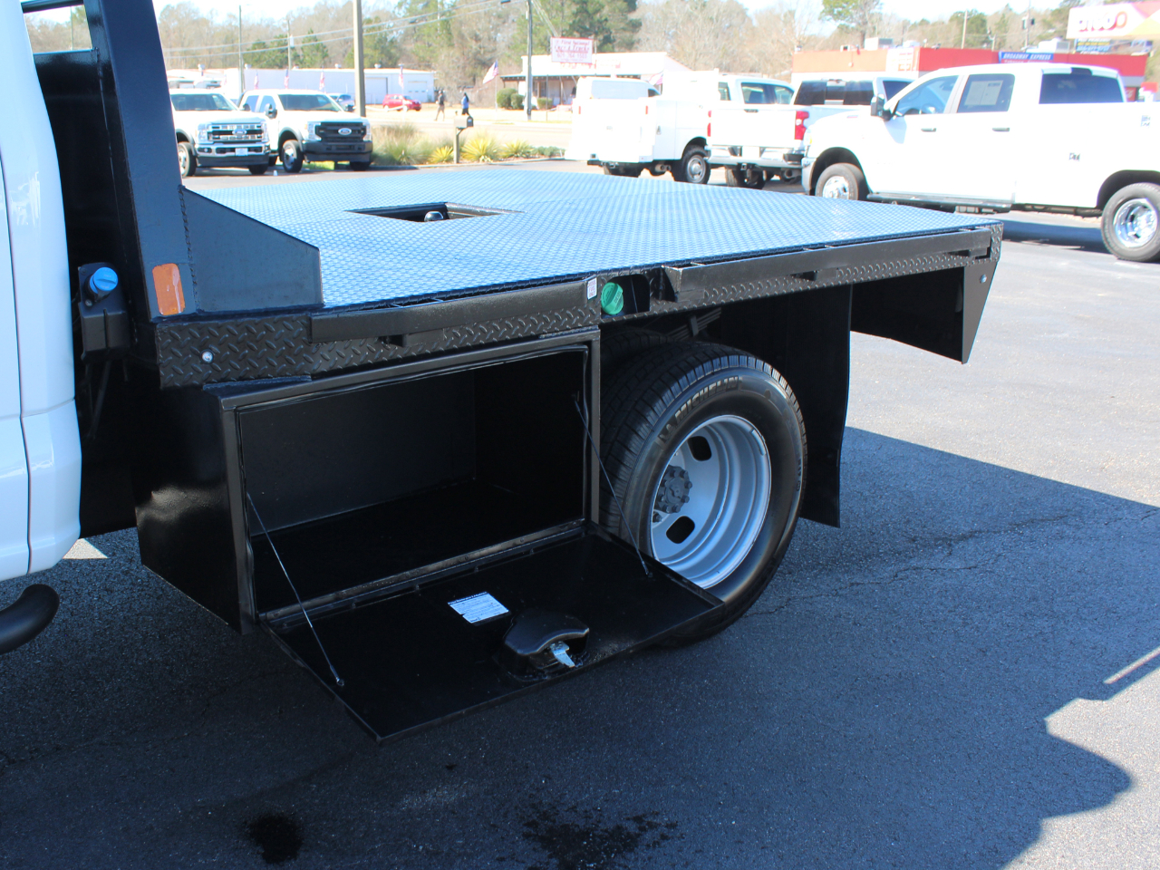 Ford F-350 SD XL Crew Cab Long Bed DRW 4WD 2024