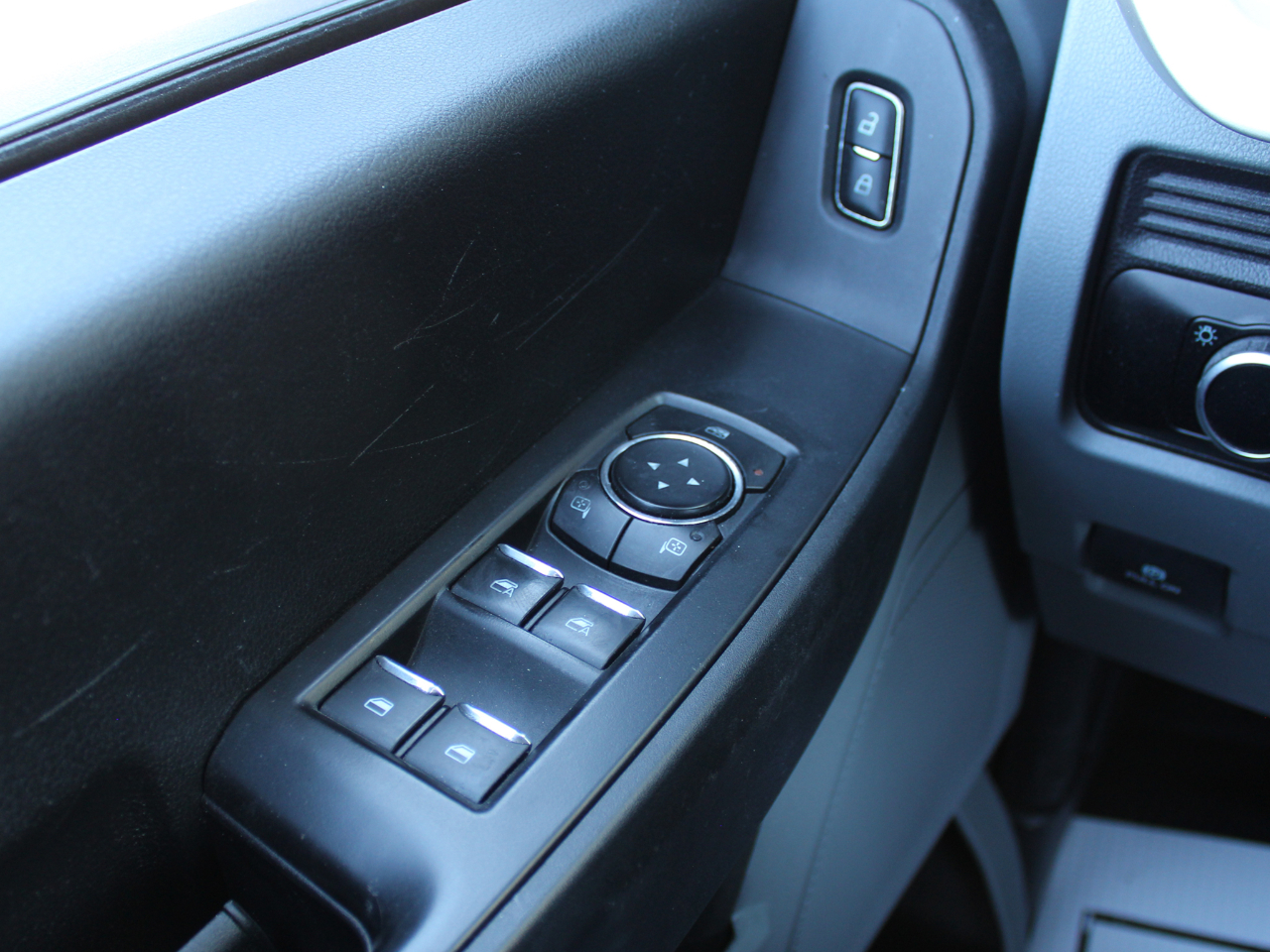 Ford F-350 SD XL Crew Cab Long Bed DRW 4WD 2024