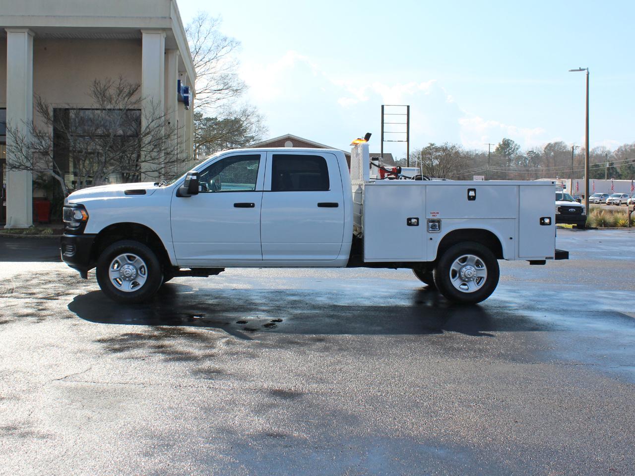 RAM 3500 Tradesman Crew Cab 4WD 2023