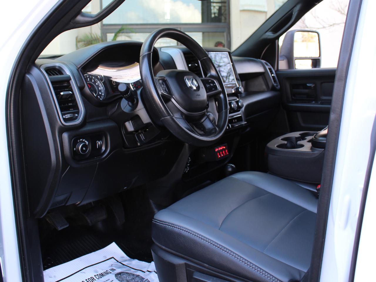 RAM 3500 Tradesman Crew Cab 4WD 2023