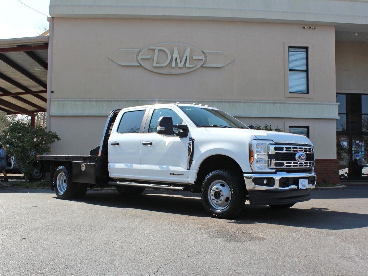 Ford F-350 SD XL Crew Cab Long Bed DRW 4WD 2024