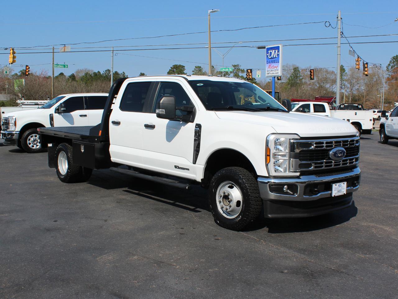 Ford F-350 SD XL Crew Cab Long Bed DRW 4WD 2024