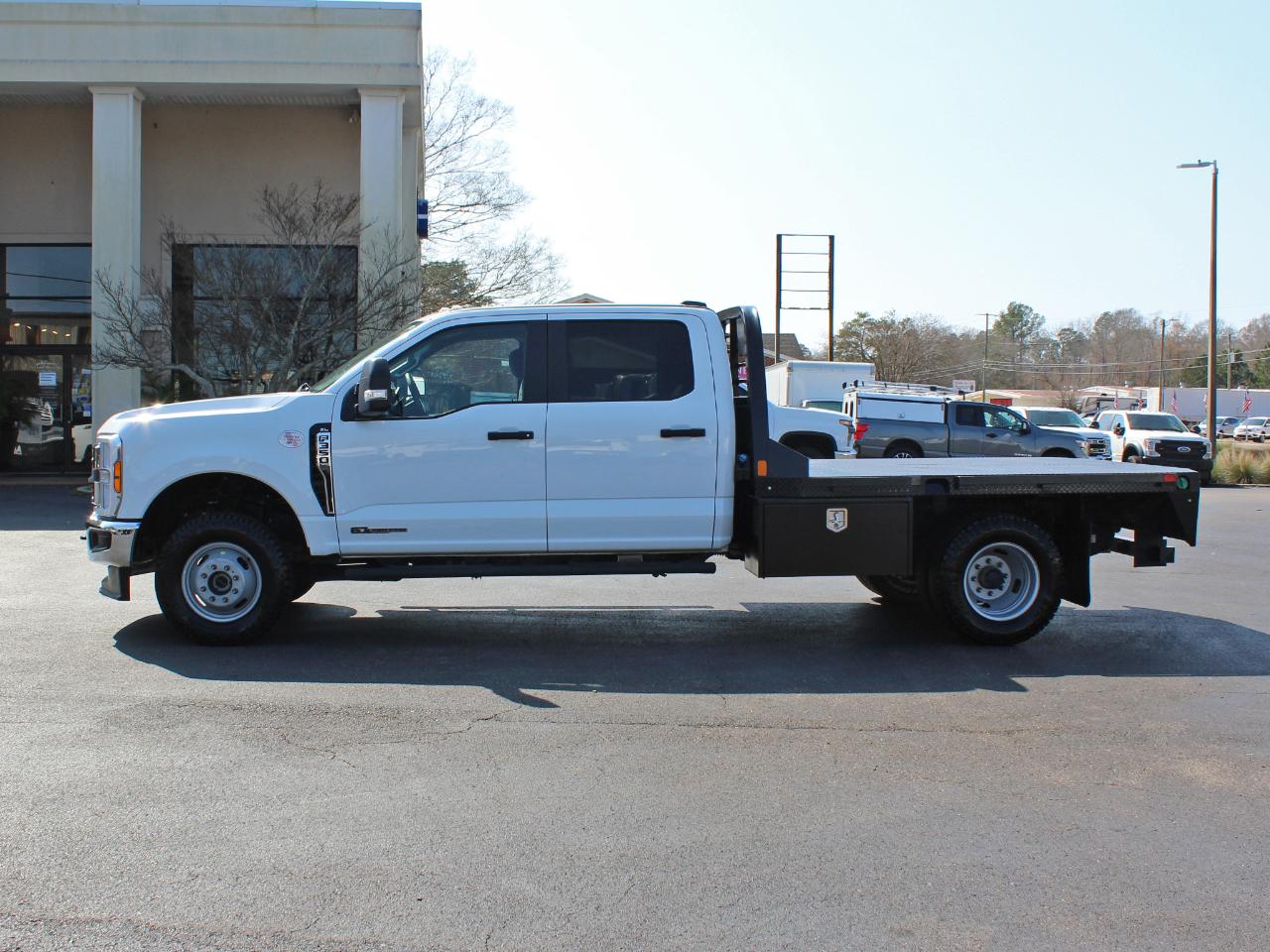 Ford F-350 SD XL Crew Cab Long Bed DRW 4WD 2024