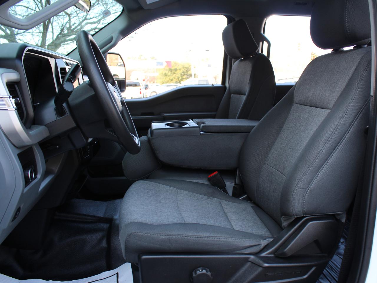 Ford F-350 SD XL Crew Cab Long Bed DRW 4WD 2024