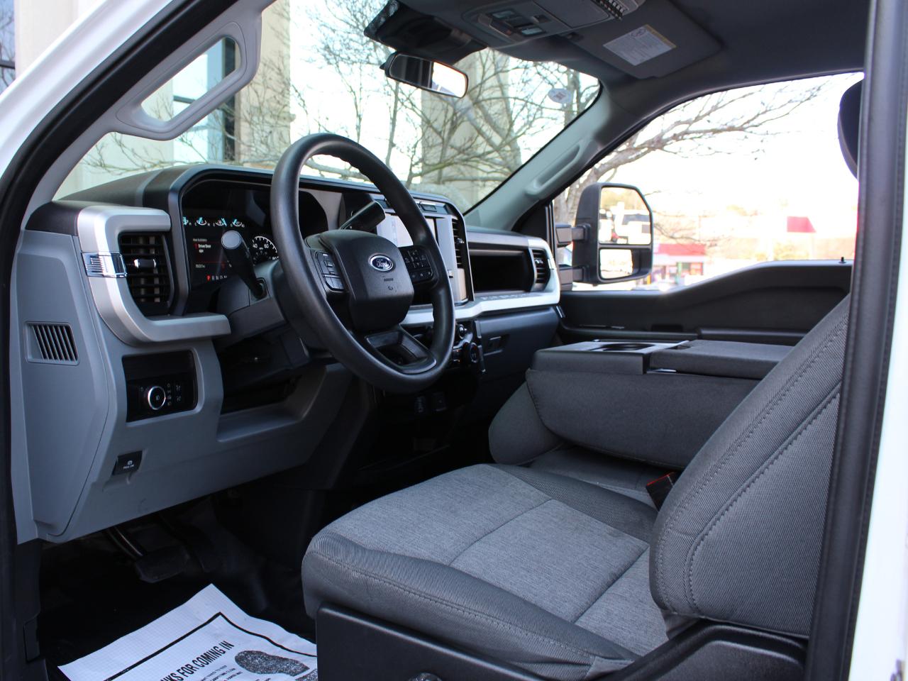 Ford F-350 SD XL Crew Cab Long Bed DRW 4WD 2024