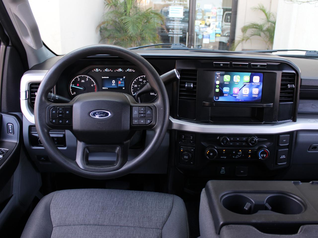 Ford F-350 SD XL Crew Cab Long Bed DRW 4WD 2024