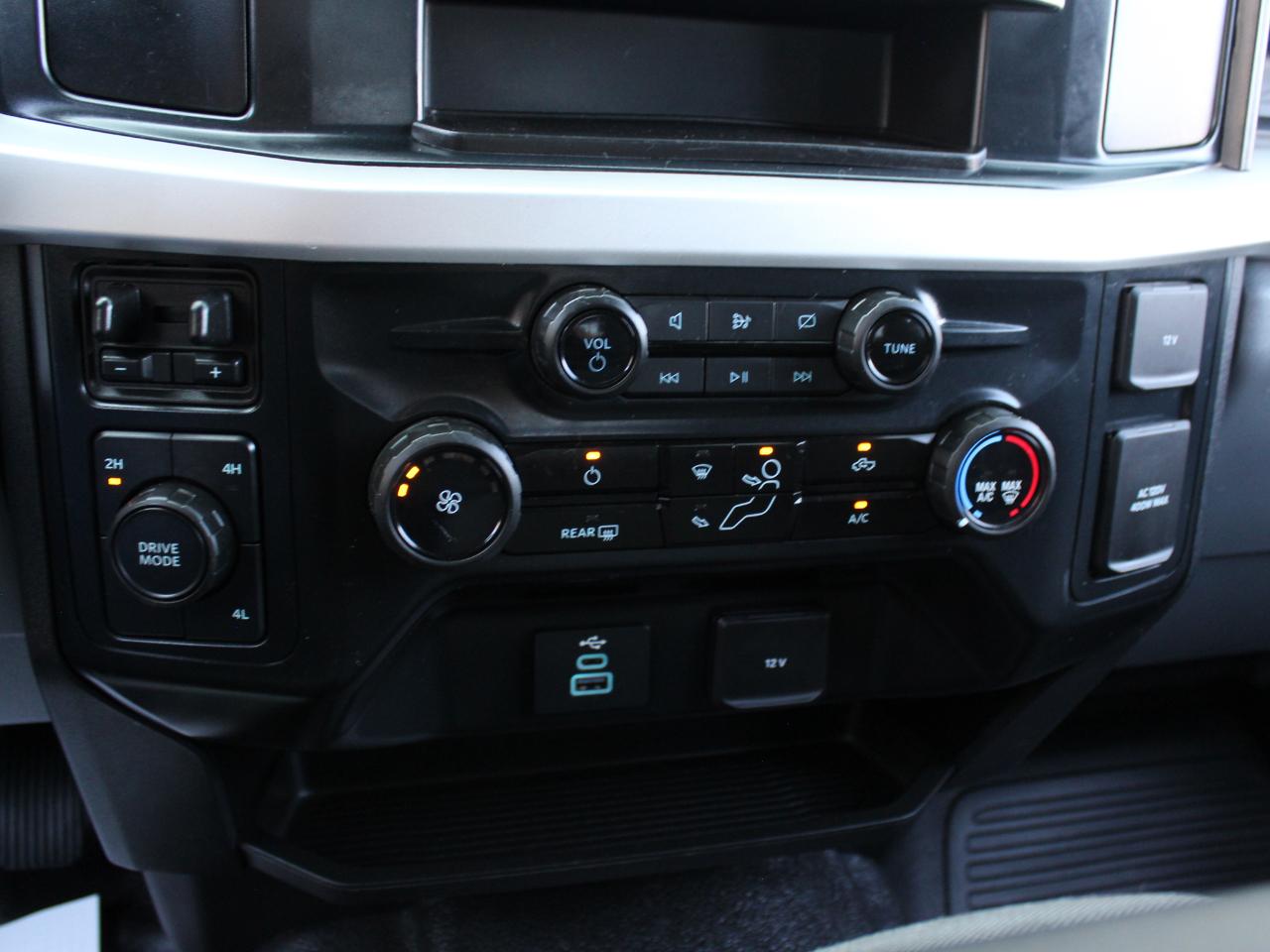 Ford F-350 SD XL Crew Cab Long Bed DRW 4WD 2024