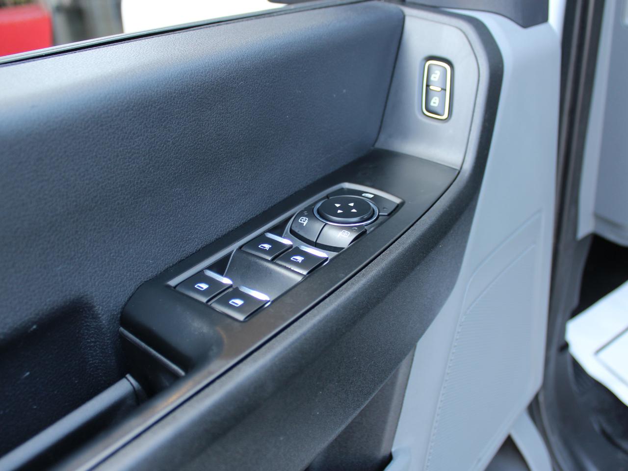 Ford F-350 SD XL Crew Cab Long Bed DRW 4WD 2024