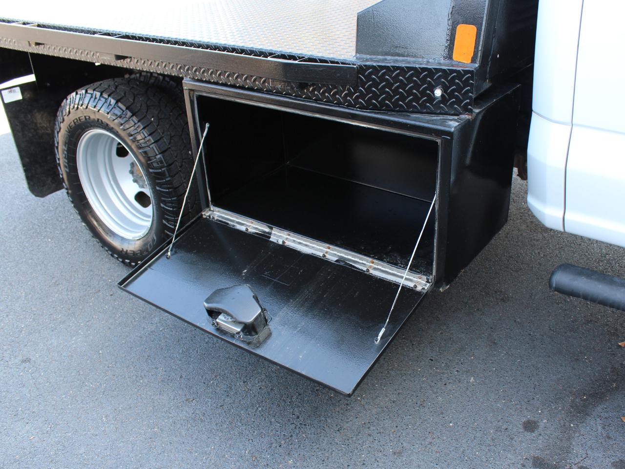 Ford F-350 SD XL Crew Cab Long Bed DRW 4WD 2024