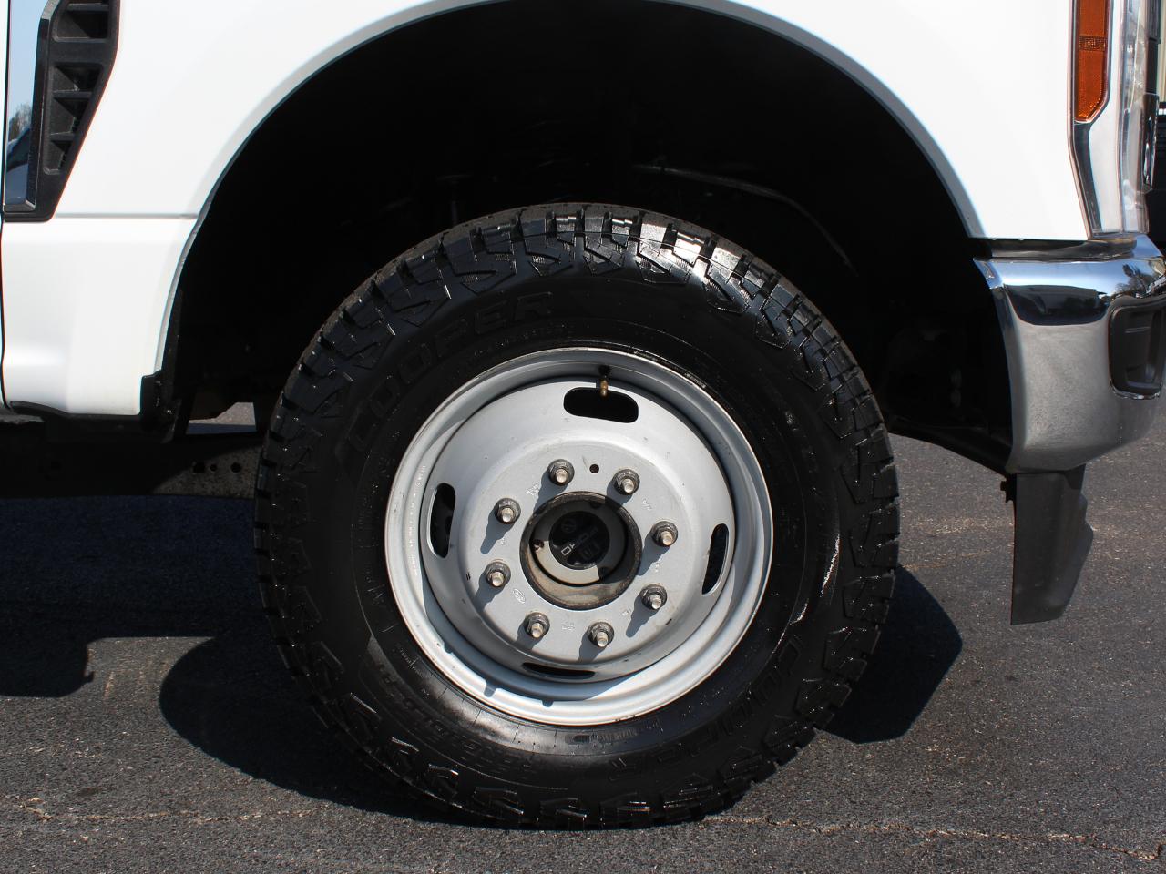 Ford F-350 SD XL Crew Cab Long Bed DRW 4WD 2024