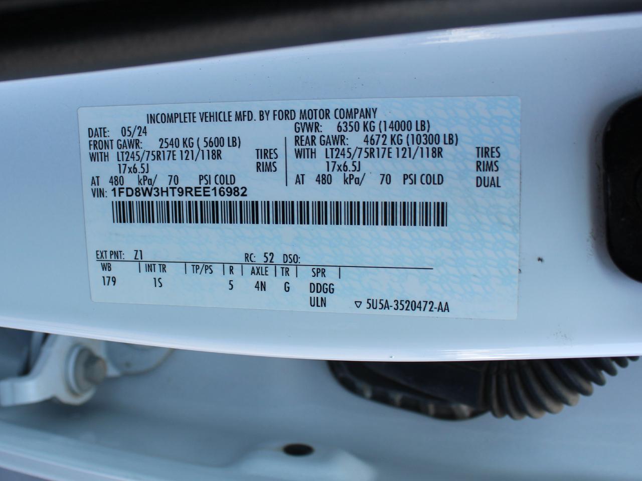 Ford F-350 SD XL Crew Cab Long Bed DRW 4WD 2024