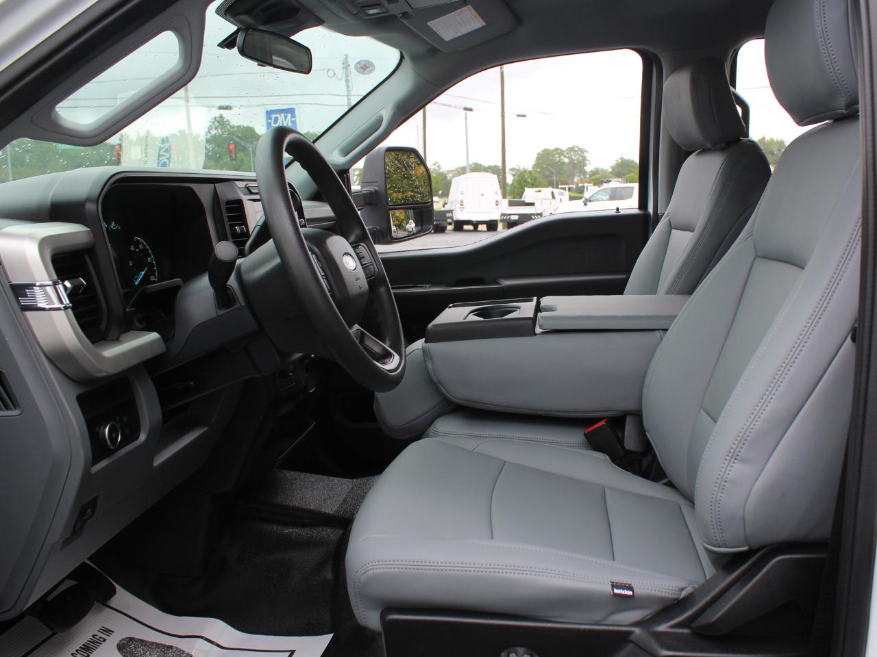 Ford F-350 SD XL Crew Cab Long Bed DRW 4WD 2024