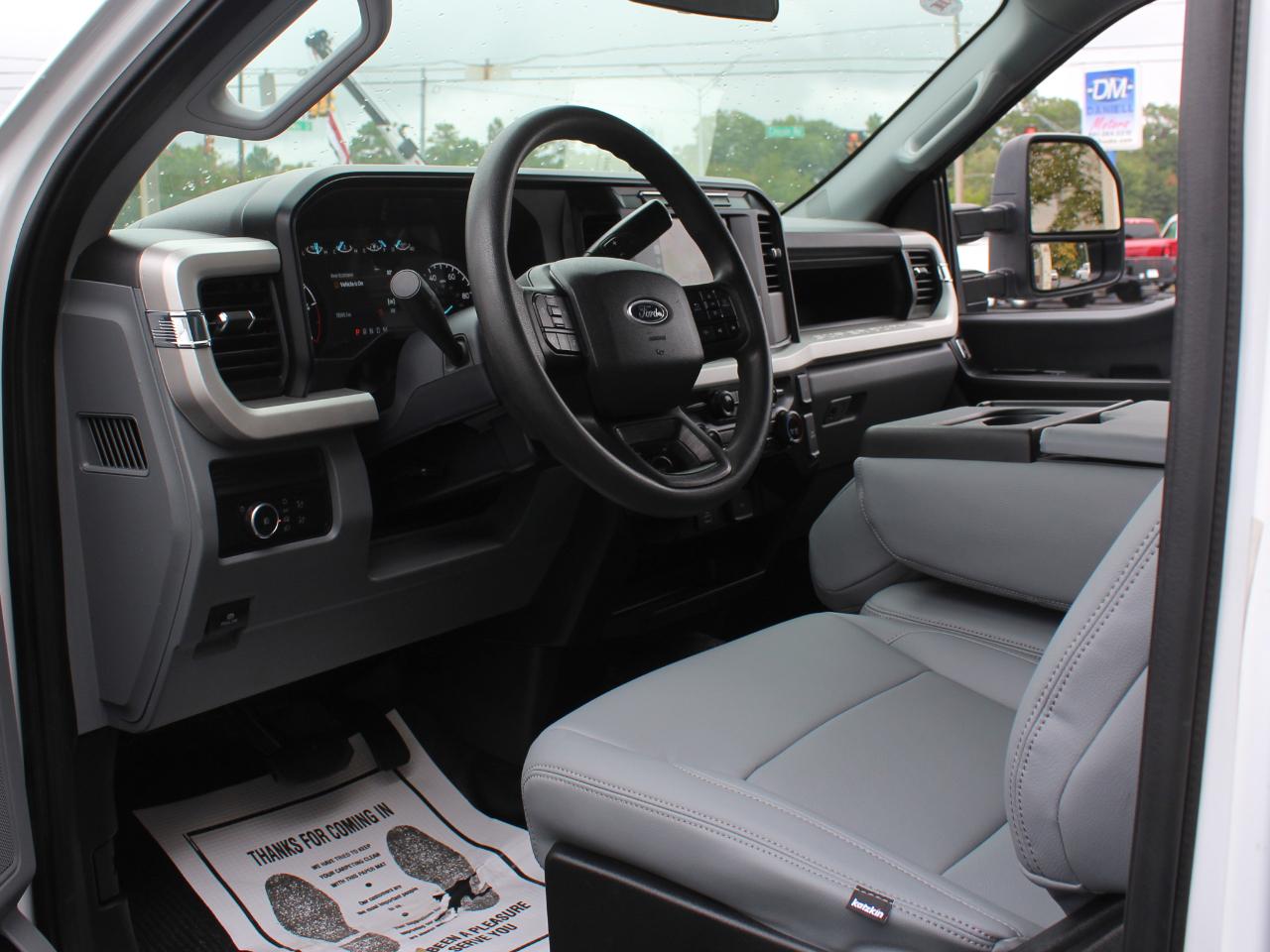 Ford F-350 SD XL Crew Cab Long Bed DRW 4WD 2024