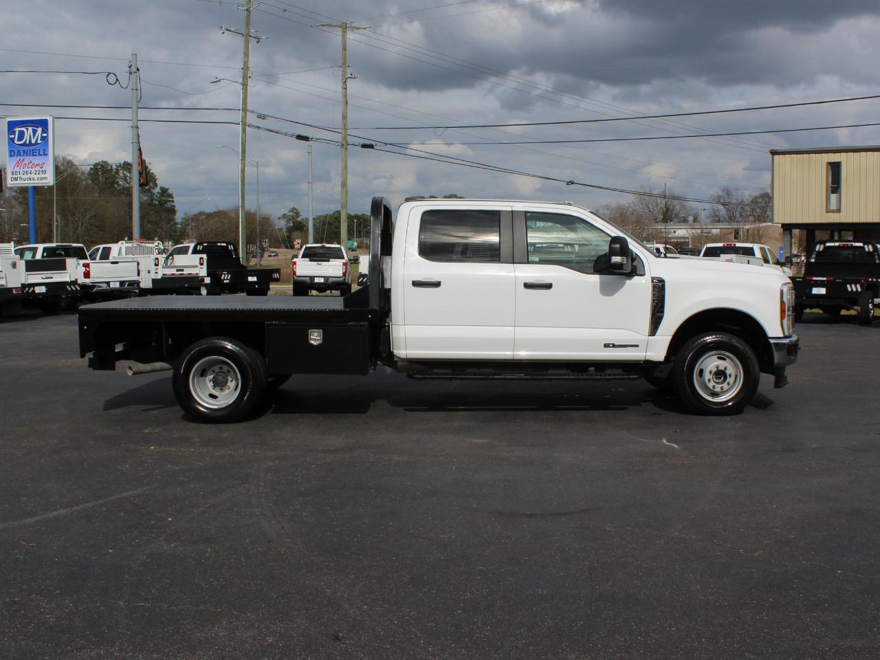 Ford F-350 SD XL Crew Cab Long Bed DRW 4WD 2024