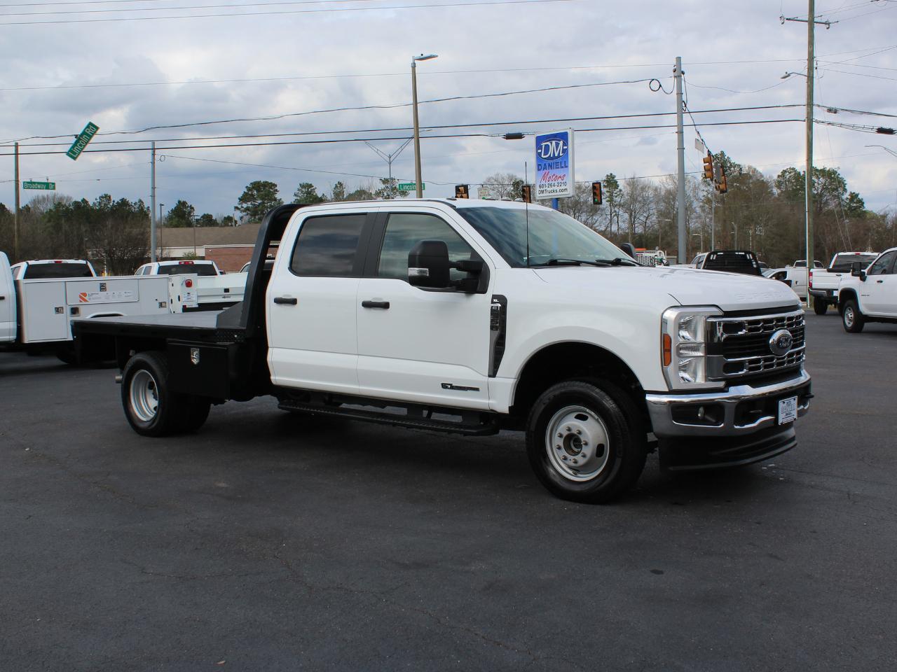 Ford F-350 SD XL Crew Cab Long Bed DRW 4WD 2024