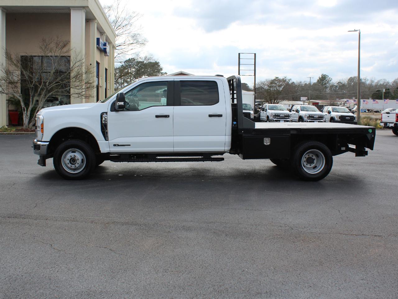 Ford F-350 SD XL Crew Cab Long Bed DRW 4WD 2024