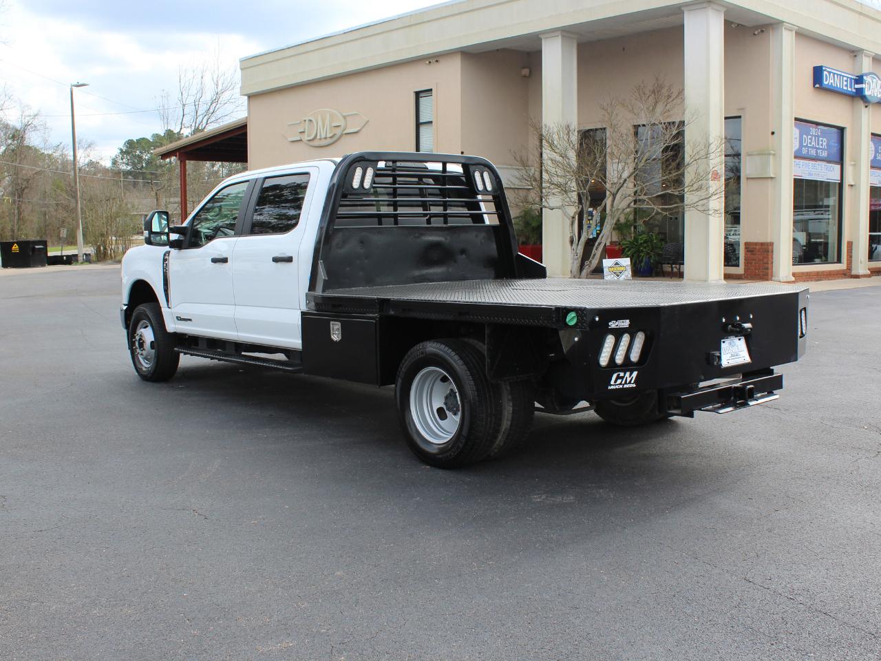 Ford F-350 SD XL Crew Cab Long Bed DRW 4WD 2024