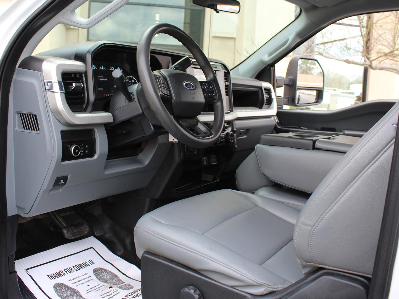 Ford F-350 SD XL Crew Cab Long Bed DRW 4WD 2024