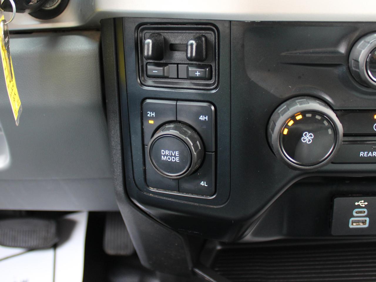 Ford F-350 SD XL Crew Cab Long Bed DRW 4WD 2024