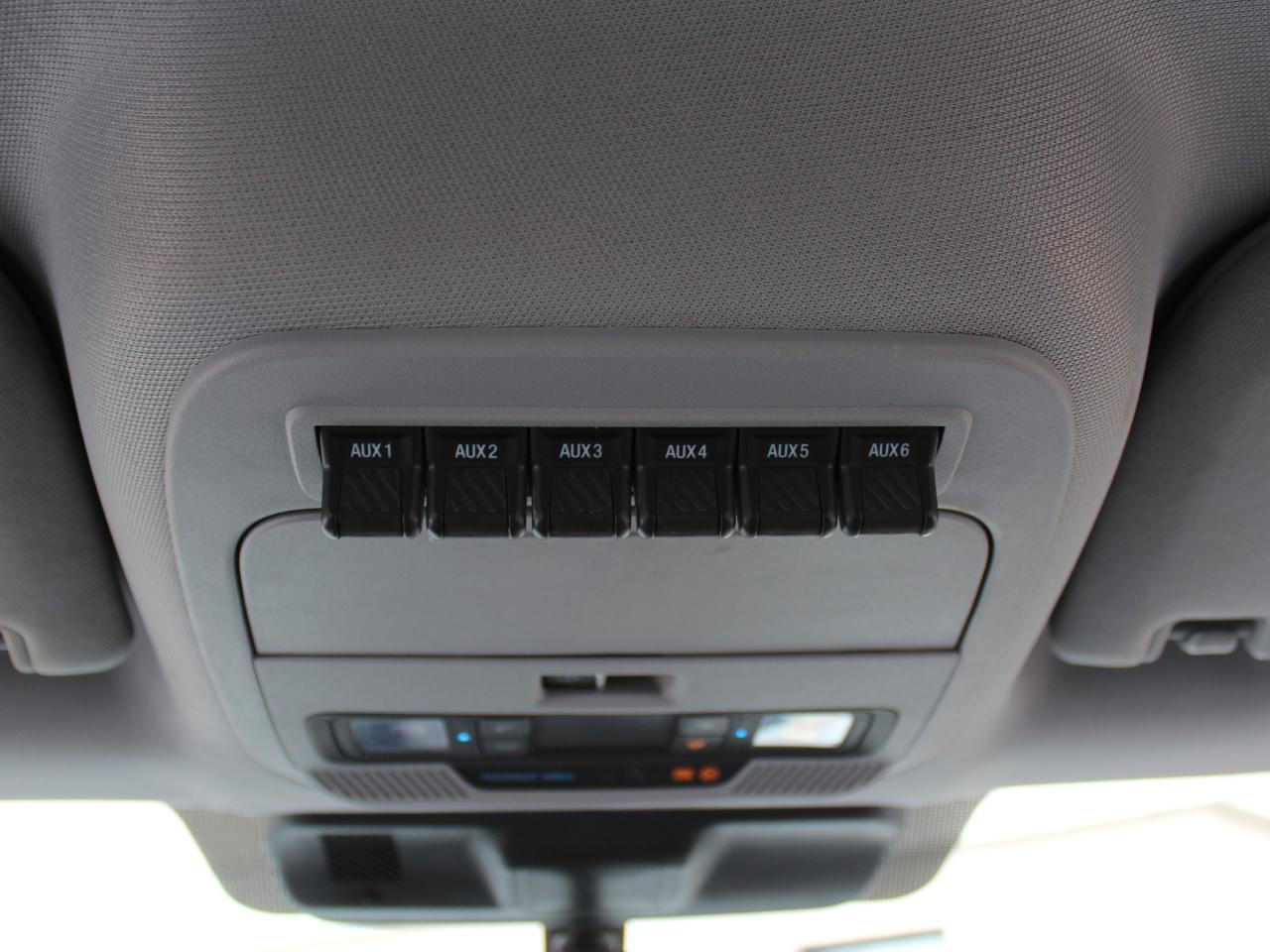 Ford F-350 SD XL Crew Cab Long Bed DRW 4WD 2024