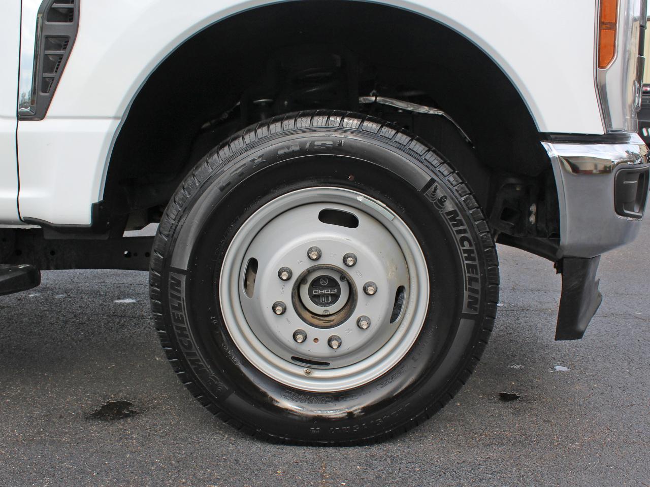 Ford F-350 SD XL Crew Cab Long Bed DRW 4WD 2024