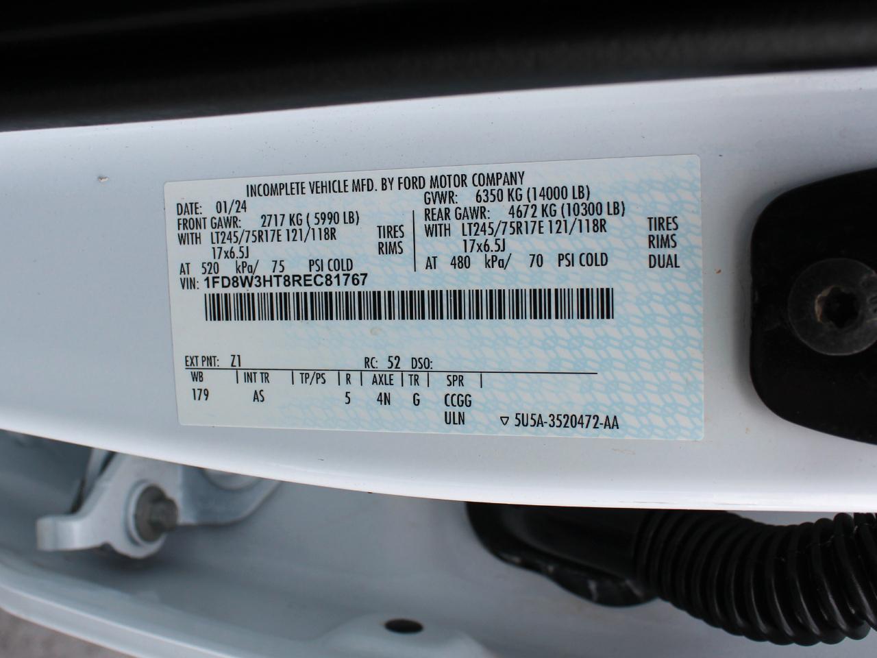 Ford F-350 SD XL Crew Cab Long Bed DRW 4WD 2024