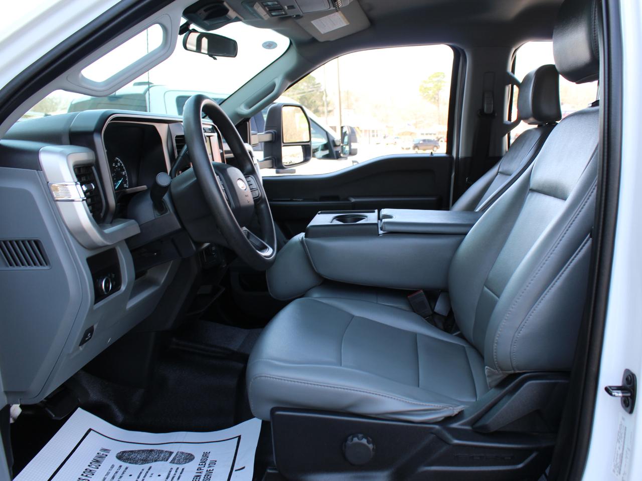 Ford F-550 Crew Cab DRW 4WD 2024