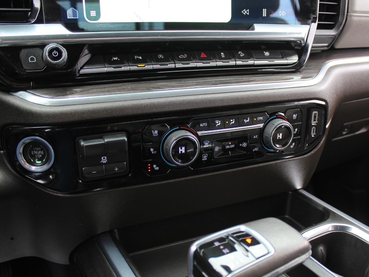 Chevrolet Silverado 1500 LTZ Crew Cab 4WD 2024