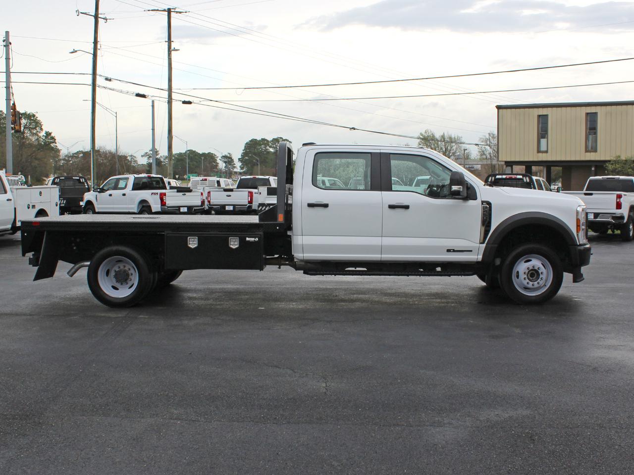 Ford F-450 SD Crew Cab DRW 4WD 2024