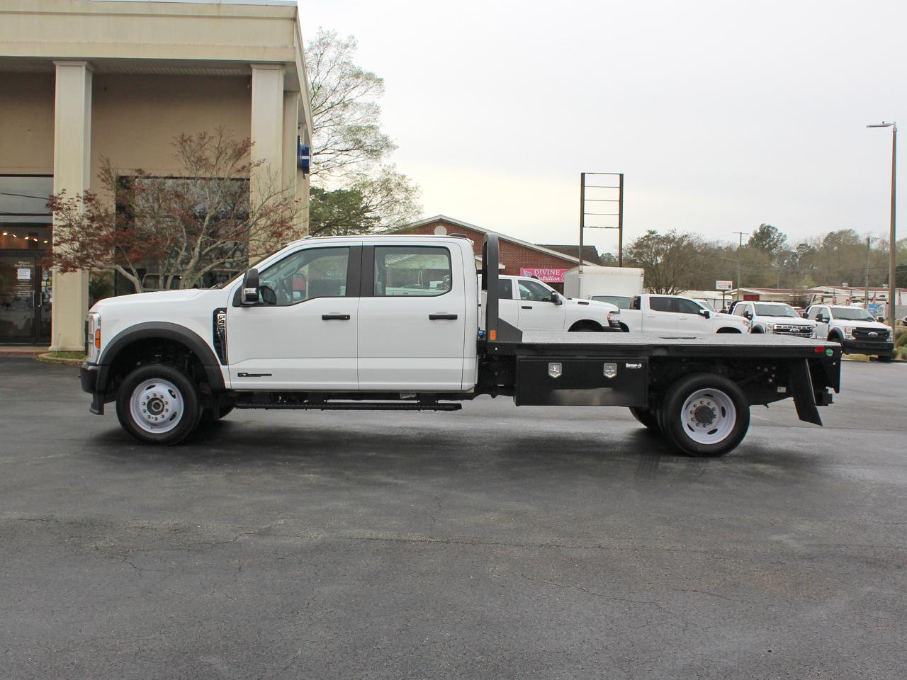 Ford F-450 SD Crew Cab DRW 4WD 2024