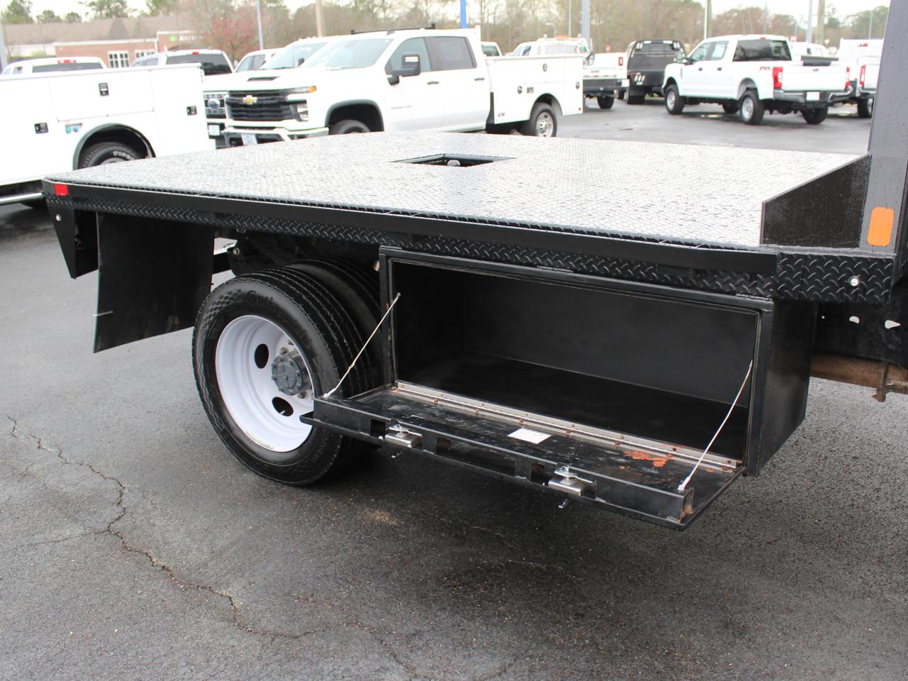 Ford F-450 SD Crew Cab DRW 4WD 2024