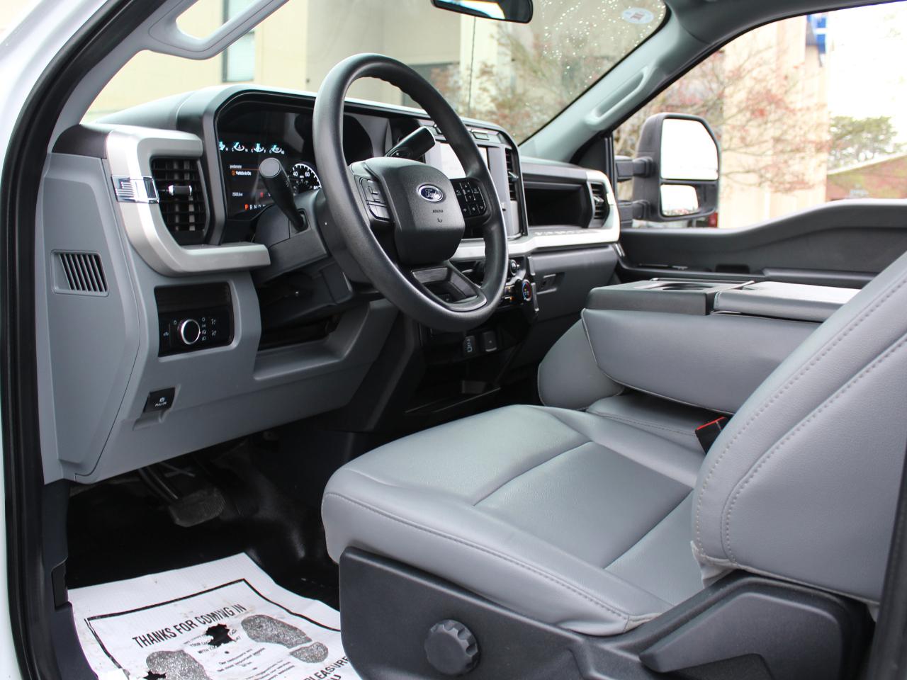 Ford F-450 SD Crew Cab DRW 4WD 2024