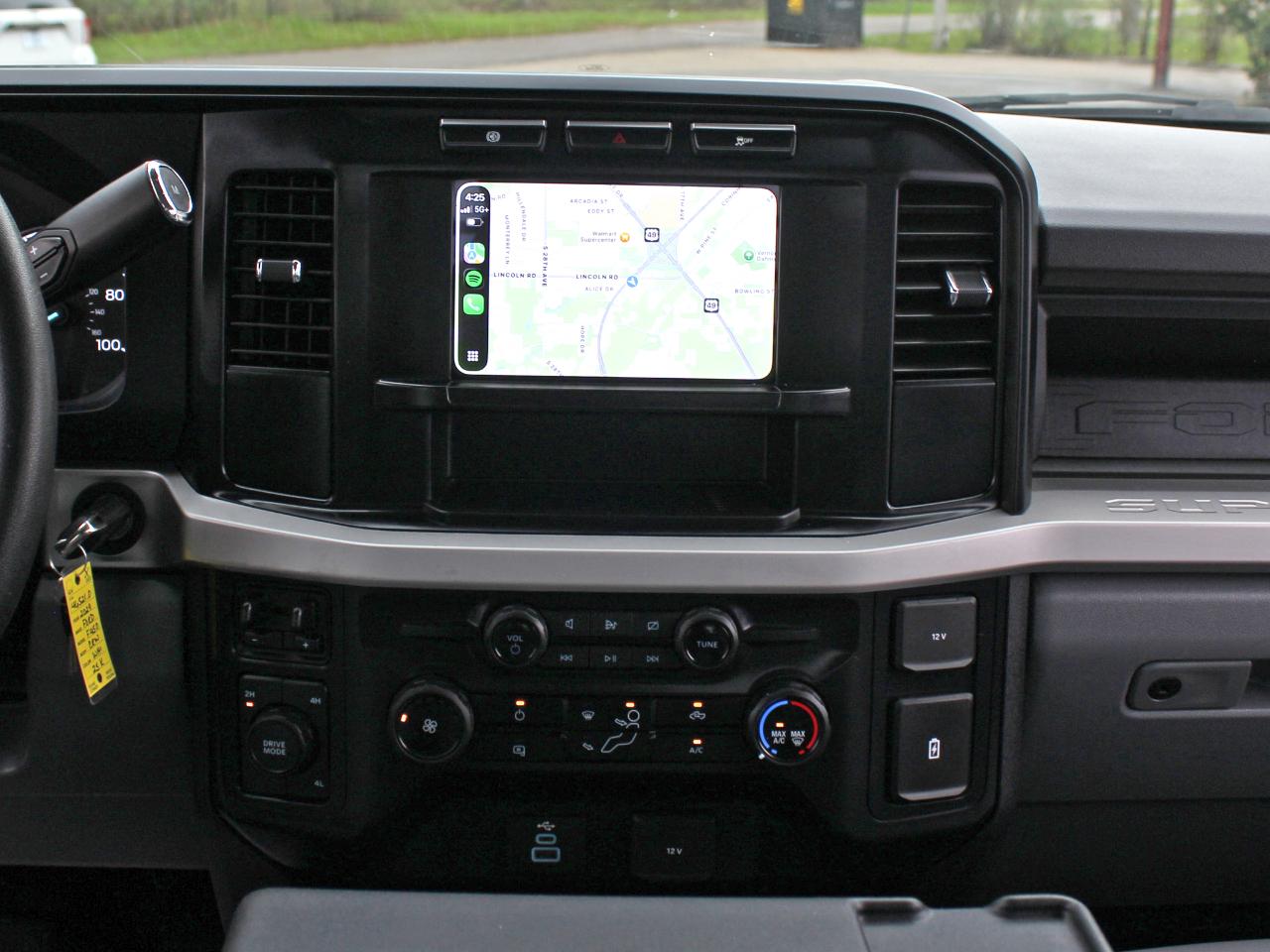 Ford F-450 SD Crew Cab DRW 4WD 2024