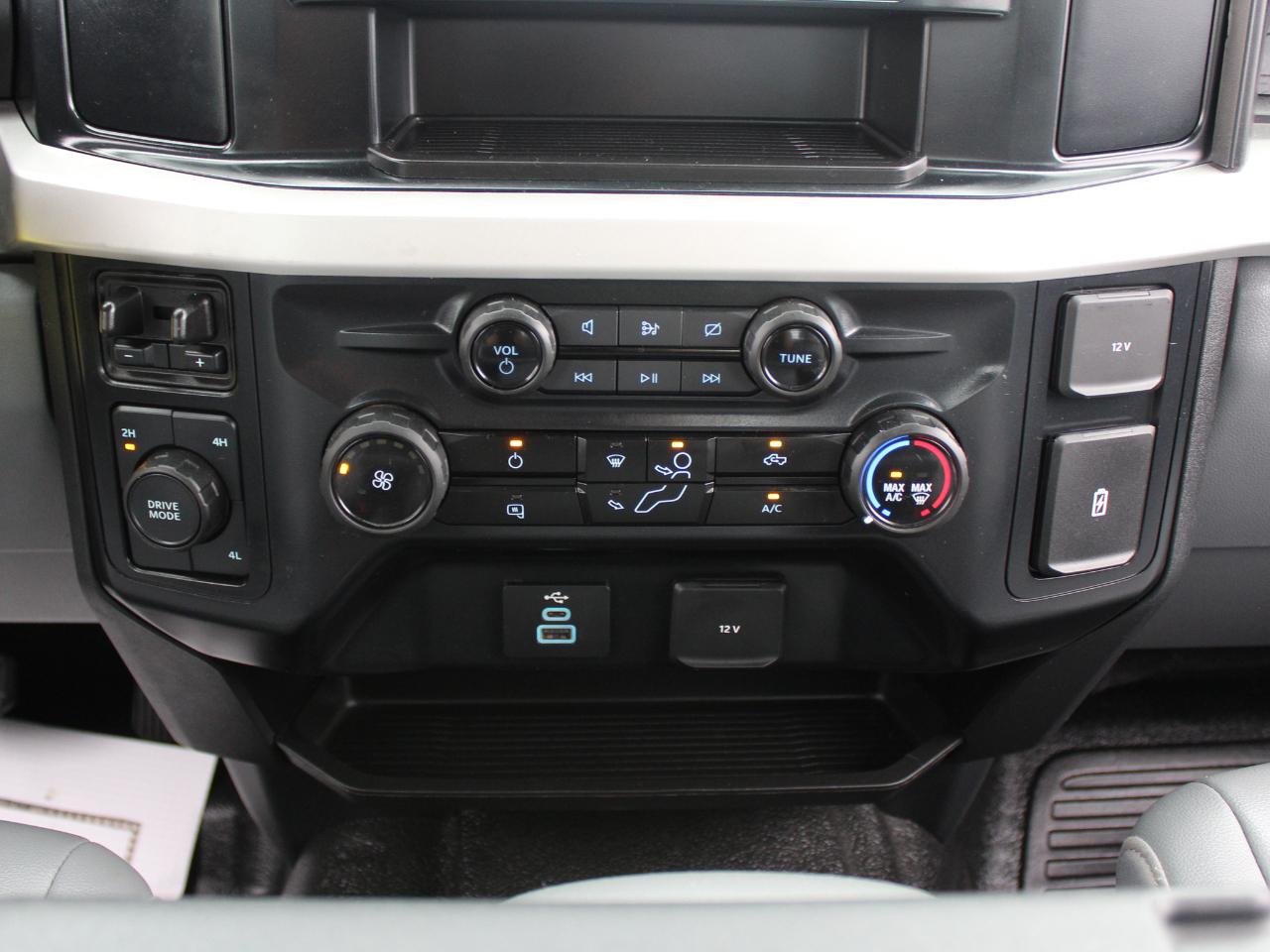 Ford F-450 SD Crew Cab DRW 4WD 2024