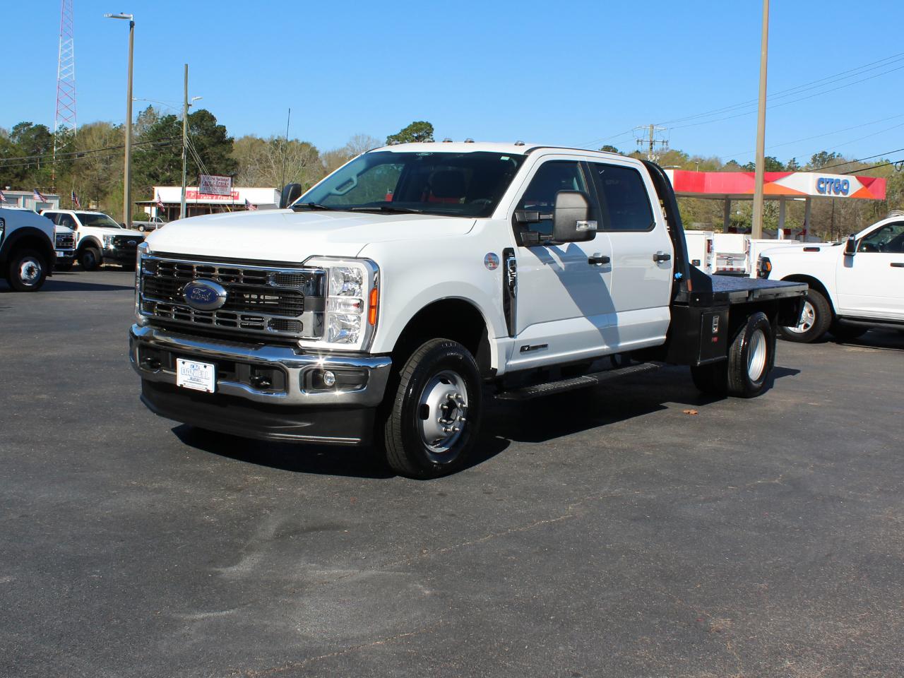 Ford F-350 SD XL Crew Cab Long Bed DRW 4WD 2025