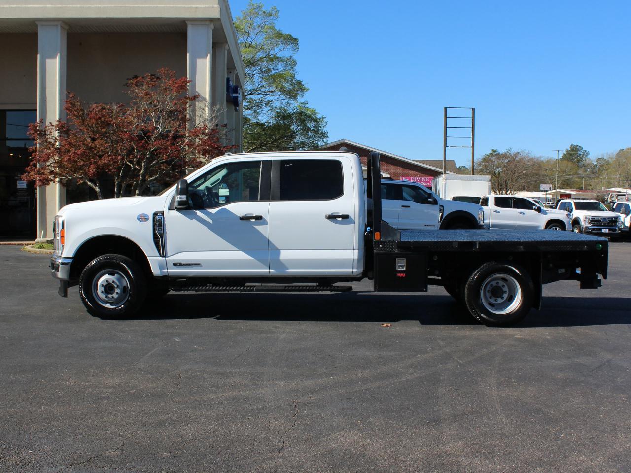 Ford F-350 SD XL Crew Cab Long Bed DRW 4WD 2025