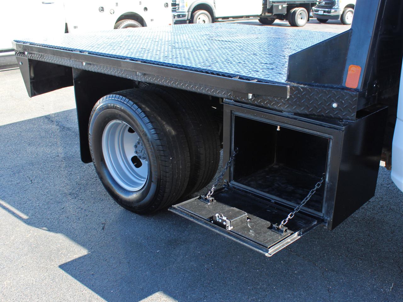 Ford F-350 SD XL Crew Cab Long Bed DRW 4WD 2025