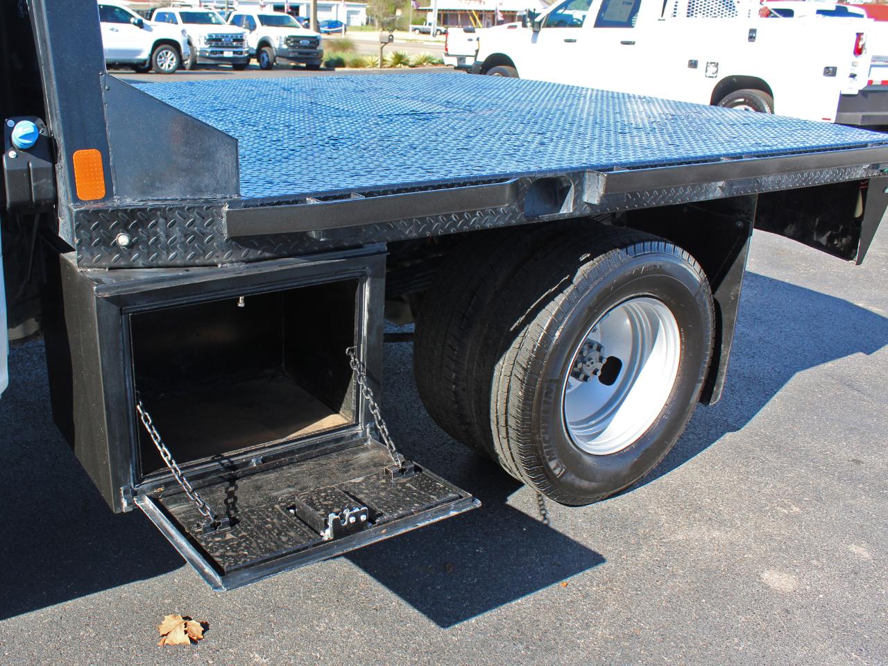 Ford F-350 SD XL Crew Cab Long Bed DRW 4WD 2025