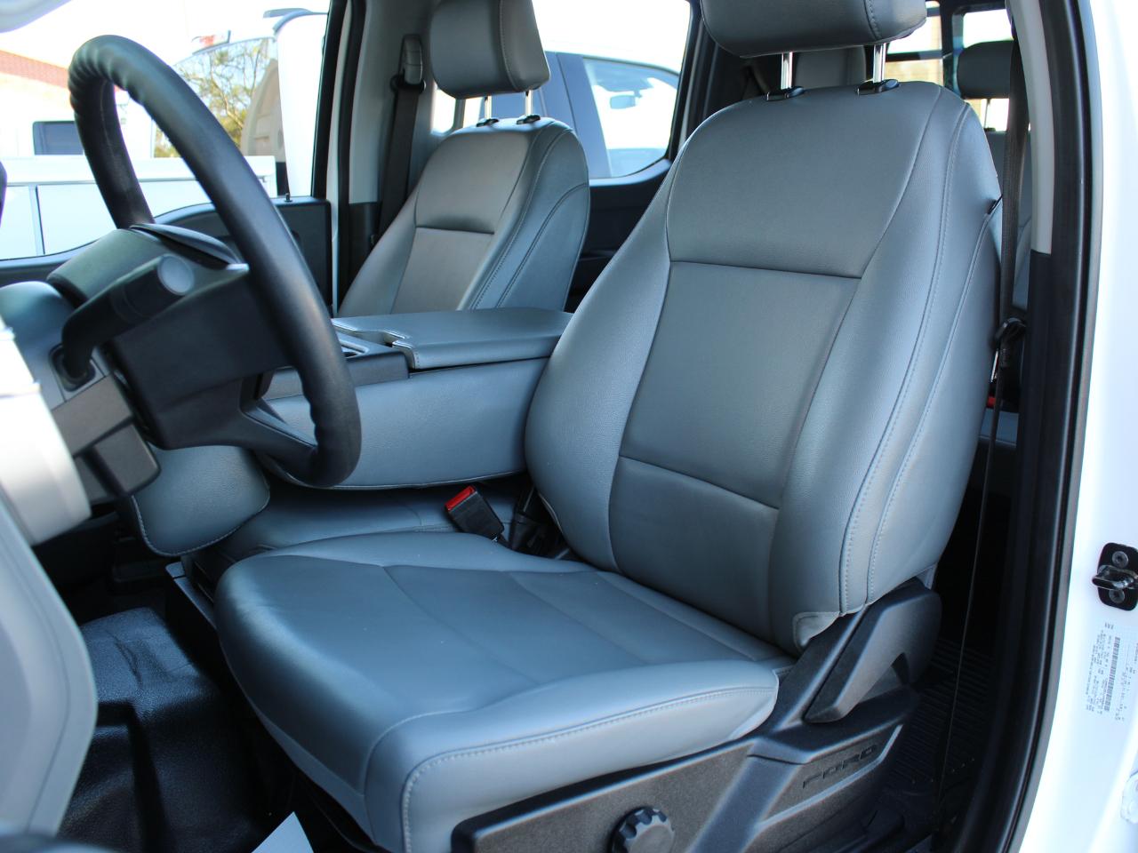 Ford F-350 SD XL Crew Cab Long Bed DRW 4WD 2025