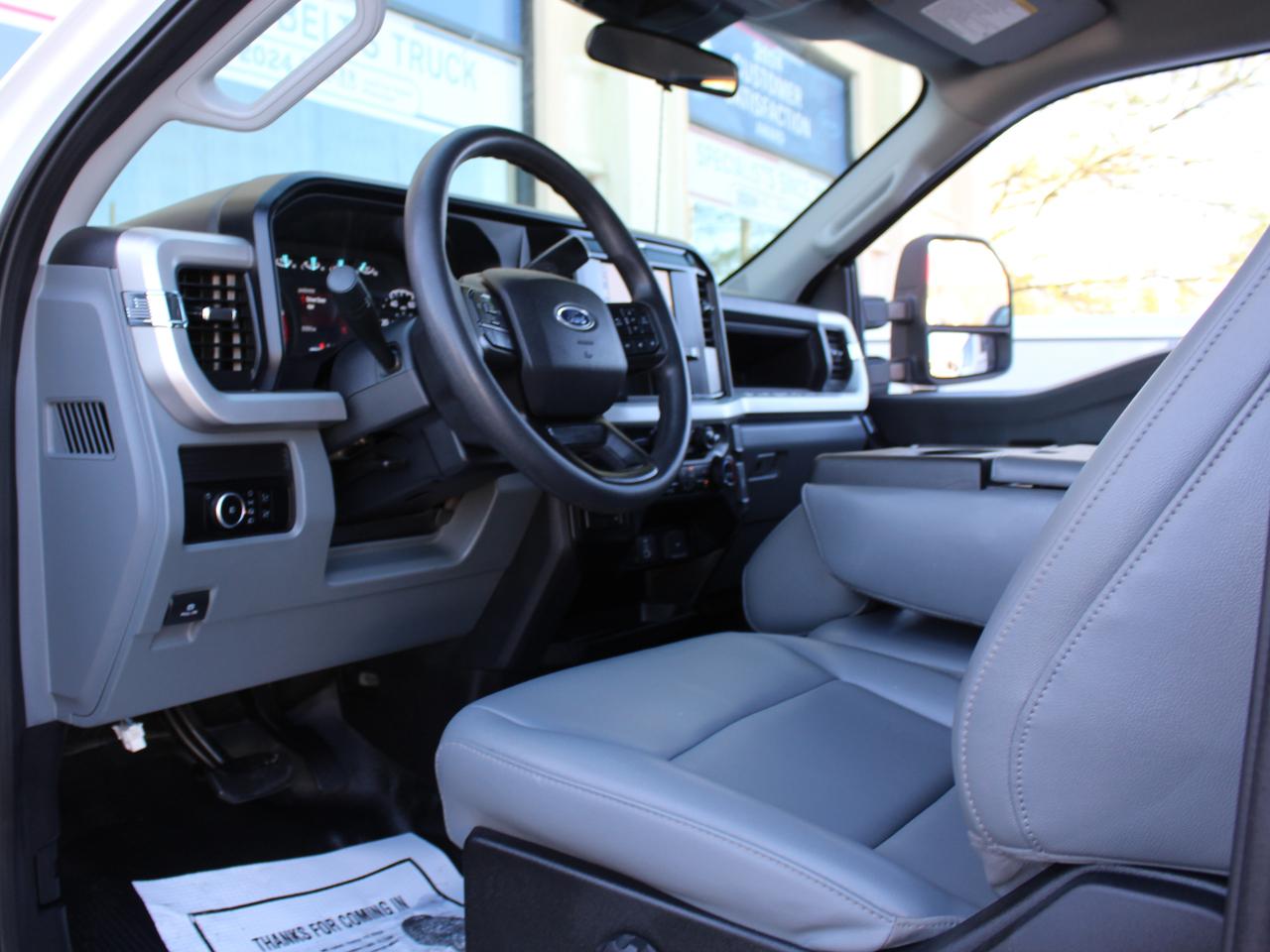 Ford F-350 SD XL Crew Cab Long Bed DRW 4WD 2025