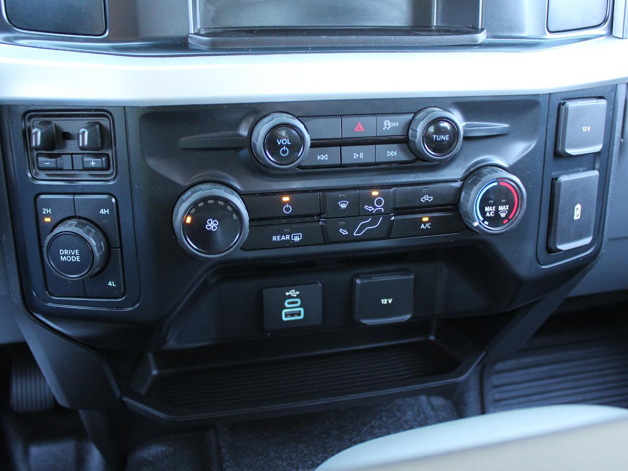 Ford F-350 SD XL Crew Cab Long Bed DRW 4WD 2025