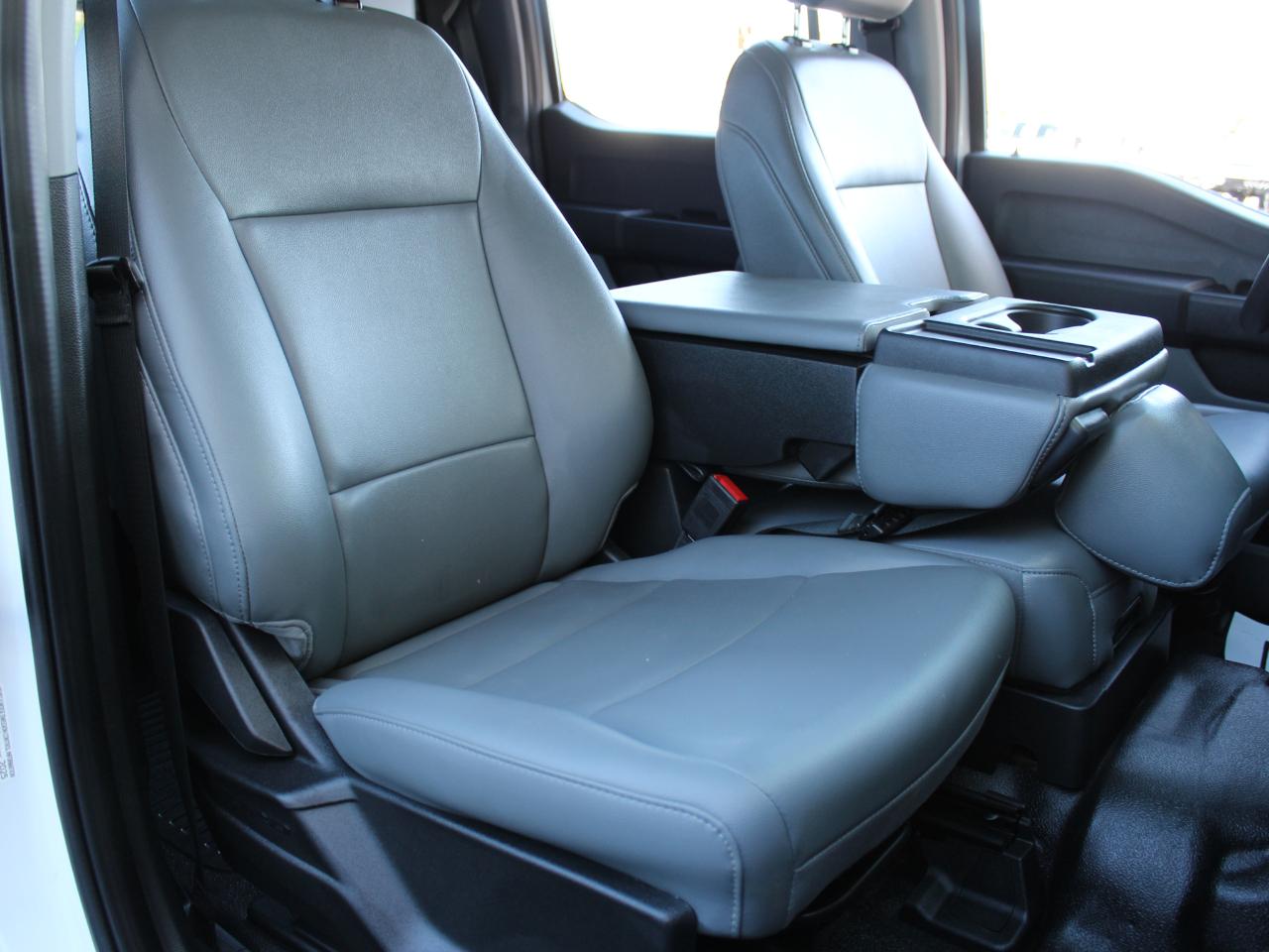 Ford F-350 SD XL Crew Cab Long Bed DRW 4WD 2025