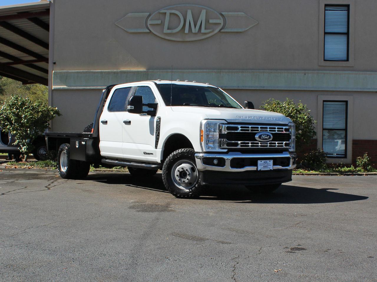 Ford F-350 SD XL Crew Cab Long Bed DRW 4WD 2024