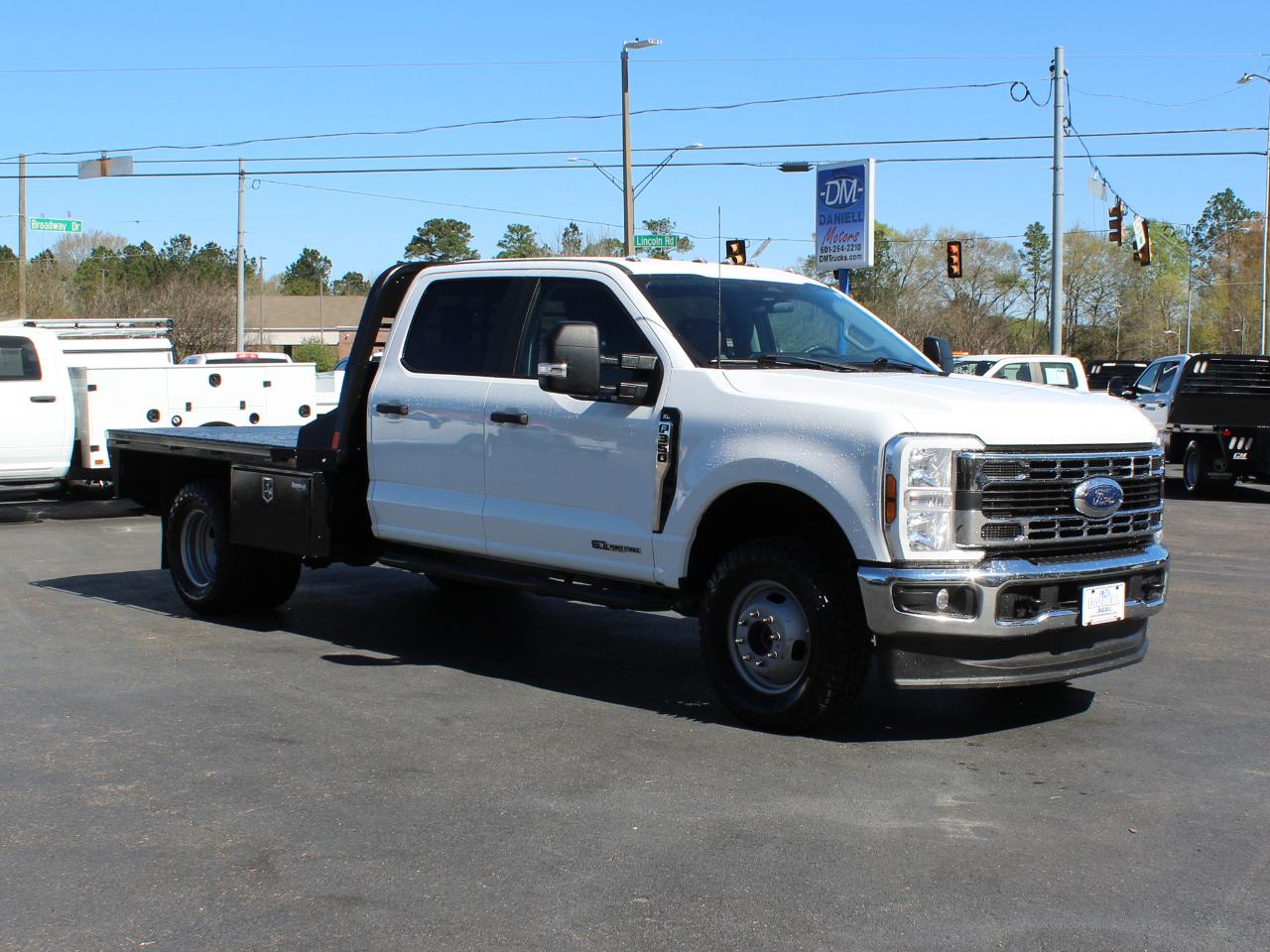 Ford F-350 SD XL Crew Cab Long Bed DRW 4WD 2024
