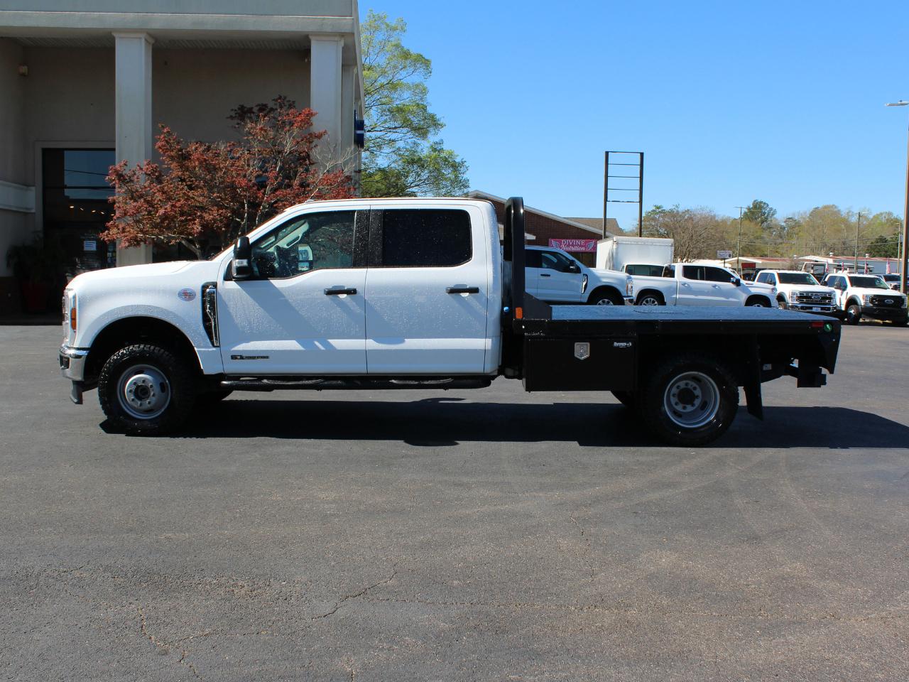 Ford F-350 SD XL Crew Cab Long Bed DRW 4WD 2024