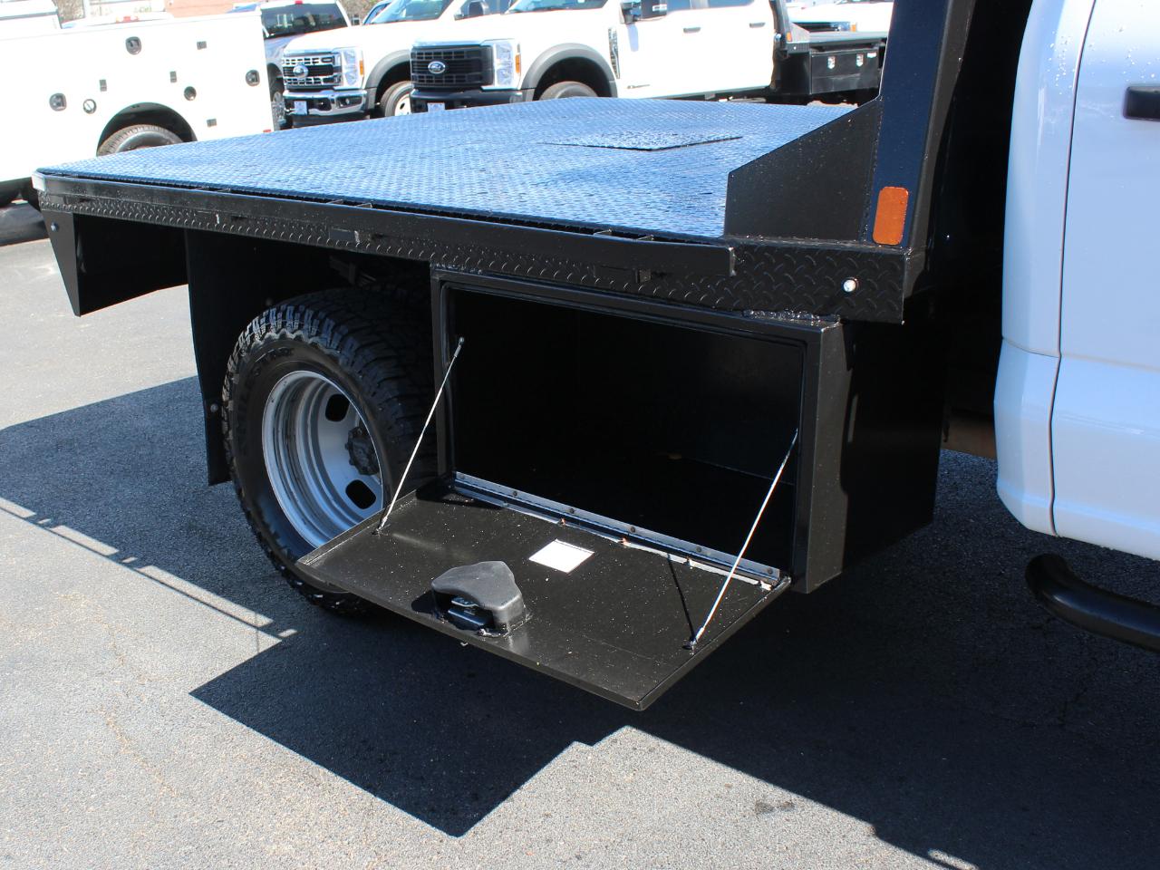 Ford F-350 SD XL Crew Cab Long Bed DRW 4WD 2024