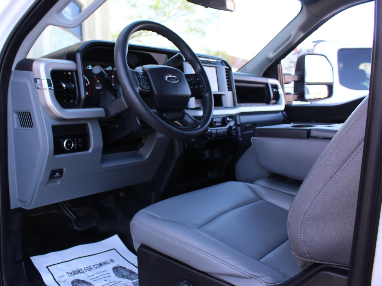 Ford F-350 SD XL Crew Cab Long Bed DRW 4WD 2024