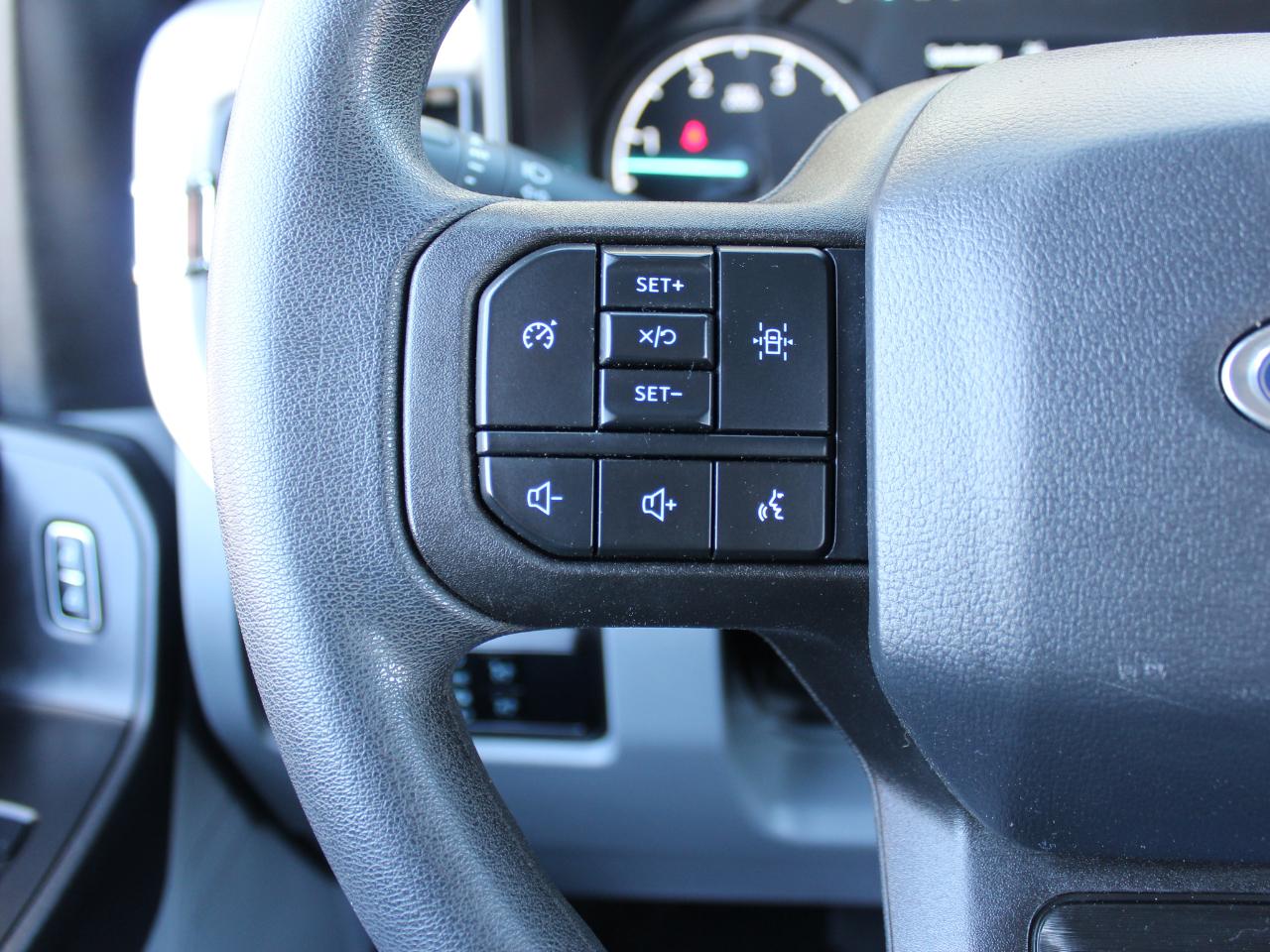 Ford F-350 SD XL Crew Cab Long Bed DRW 4WD 2024