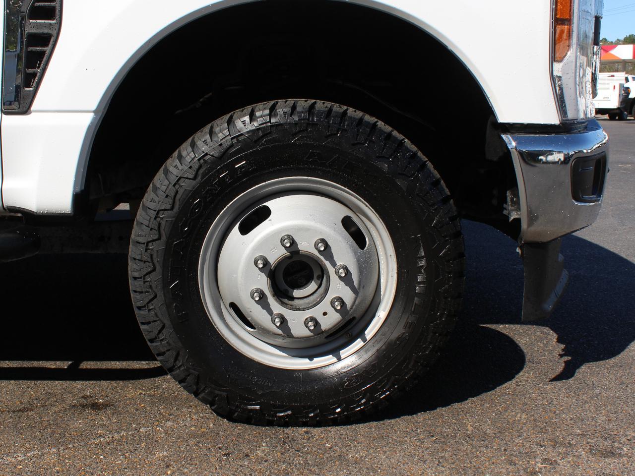 Ford F-350 SD XL Crew Cab Long Bed DRW 4WD 2024